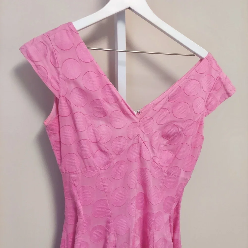 Calvin Klein Pink Circle Jacquard V-Neck Fit and Flare Dress Size 6 - Picture 2 of 9